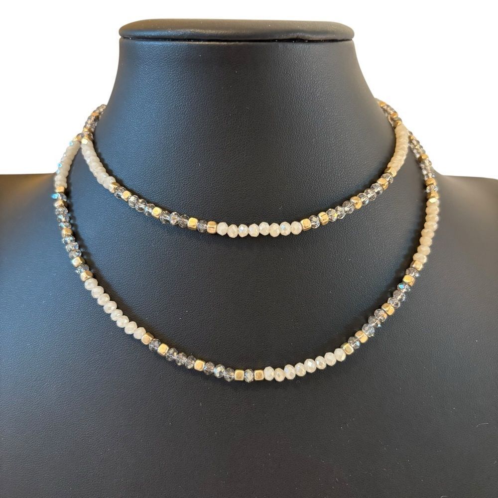 Elegant & Well-Made Beaded Gemstone Necklace in Beautiful Neutral Tones.